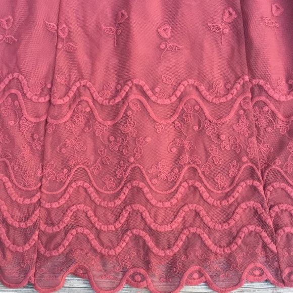 Forever 21 Lace Sleeved V Neck Dress - Picture 4 of 9